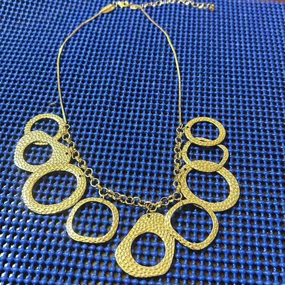 NWT Jules B Gold Hammered Circular Design Drop Statement Necklace. - Picture 4 of 7